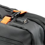 Mochila Cougar Vanguard 17"  Usb - Water-resistant