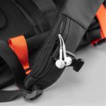 Mochila Cougar Vanguard 17"  Usb - Water-resistant